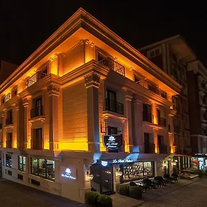 Le Petit Palace - Special Category Hotel